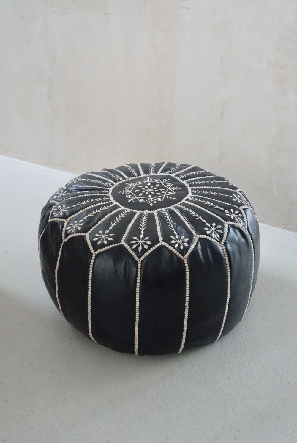 POUF / BLACK｜LIGHT YEARS