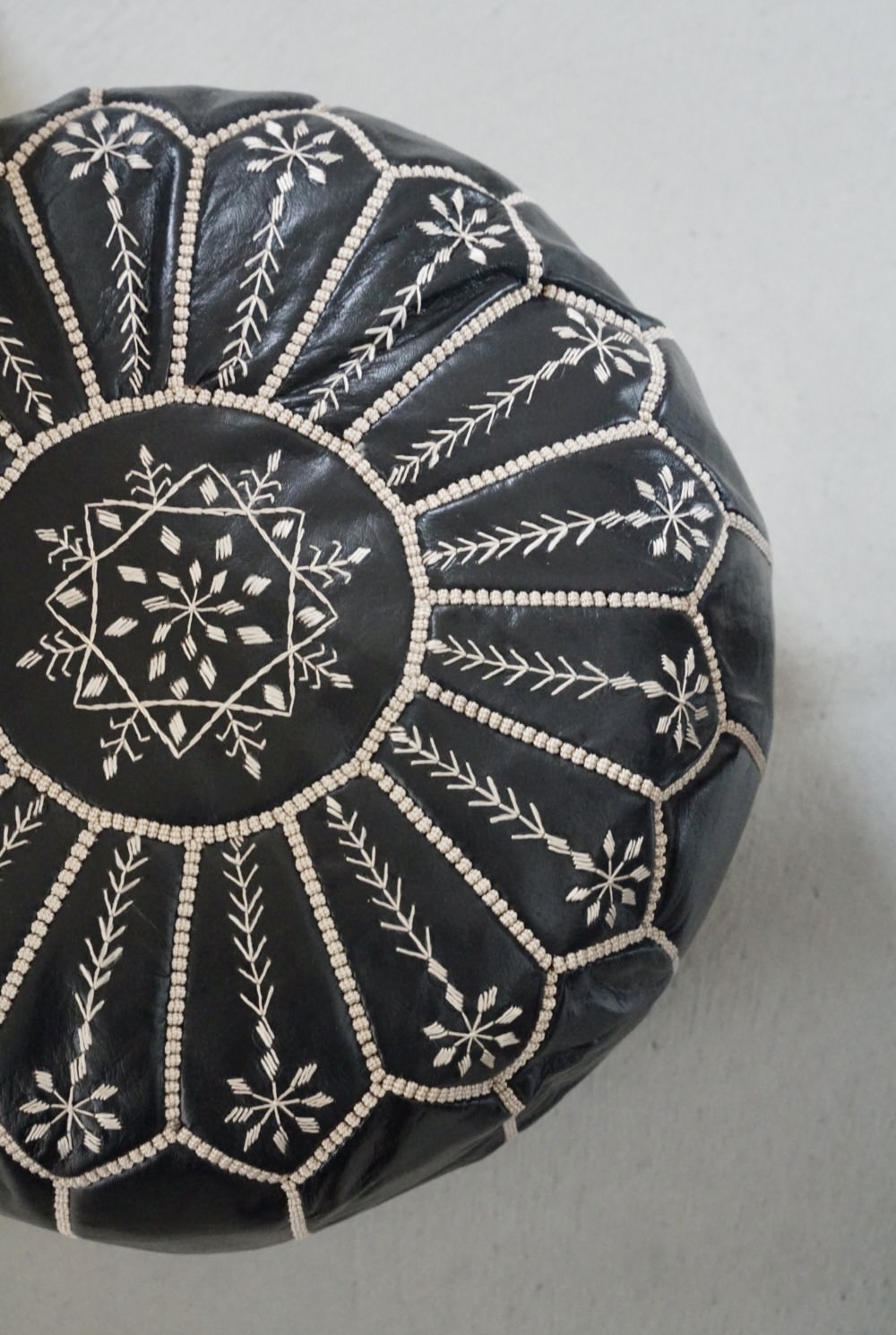 POUF / BLACK｜LIGHT YEARS