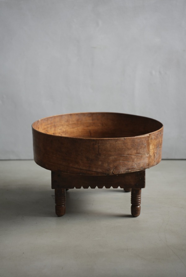 パン屋のテーブル