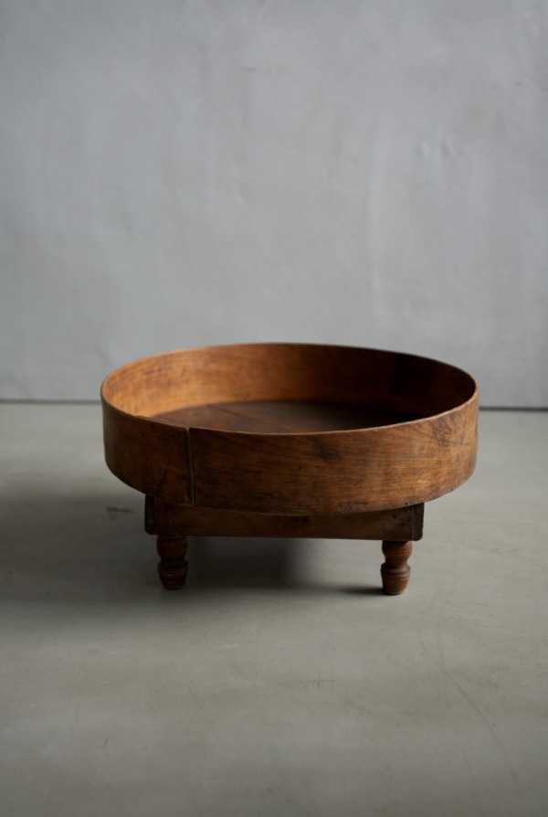 パン屋のテーブル