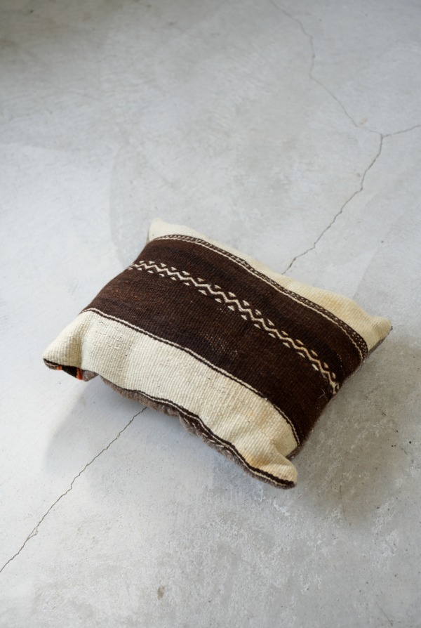 VINTAGE RUG CUSHION