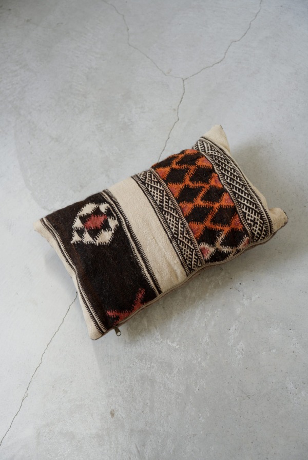 VINTAGE RUG CUSHION