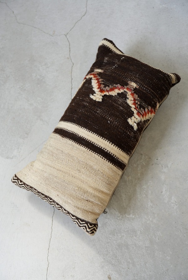 VINTAGE RUG CUSHION