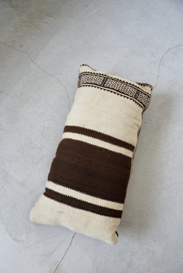 VINTAGE RUG CUSHION
