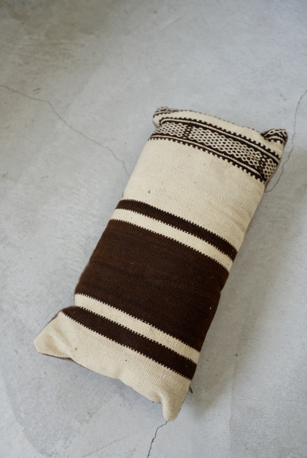 VINTAGE RUG CUSHION