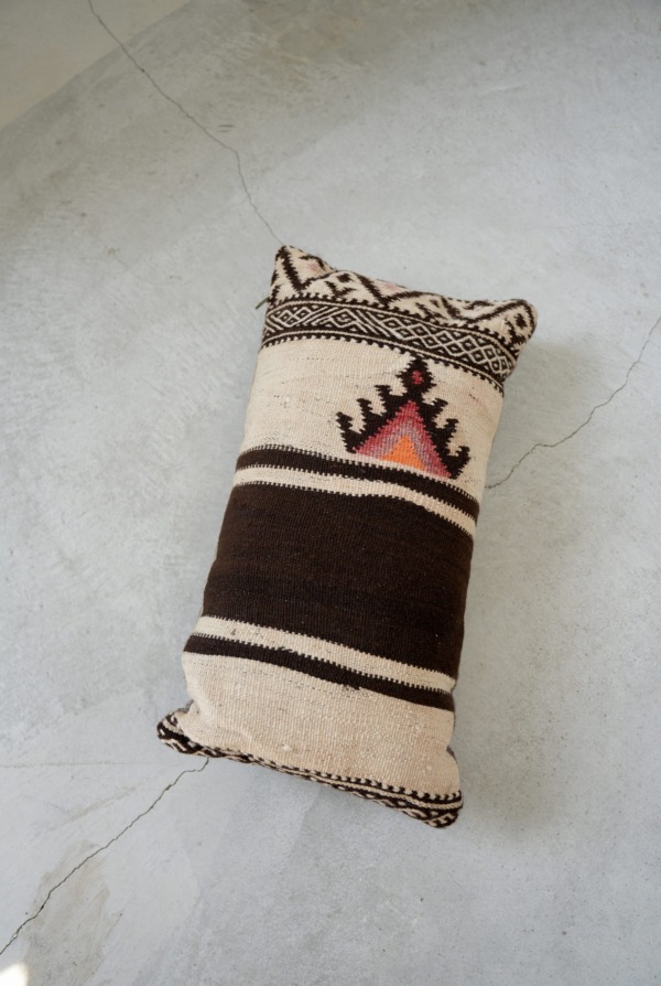 VINTAGE RUG CUSHION