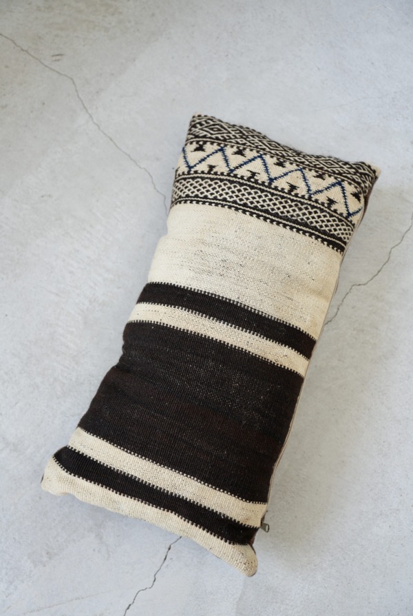 VINTAGE RUG CUSHION
