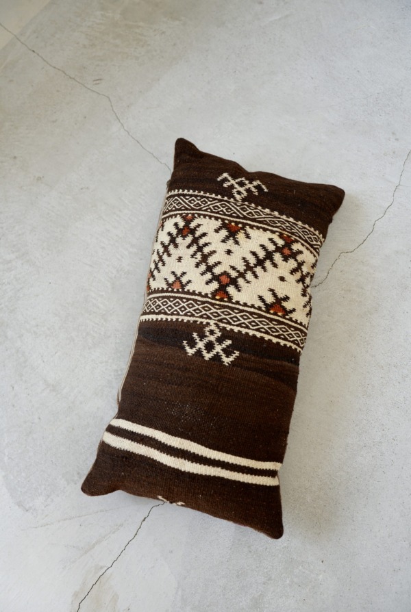 VINTAGE RUG CUSHION