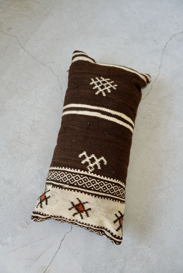 VINTAGE RUG CUSHION
