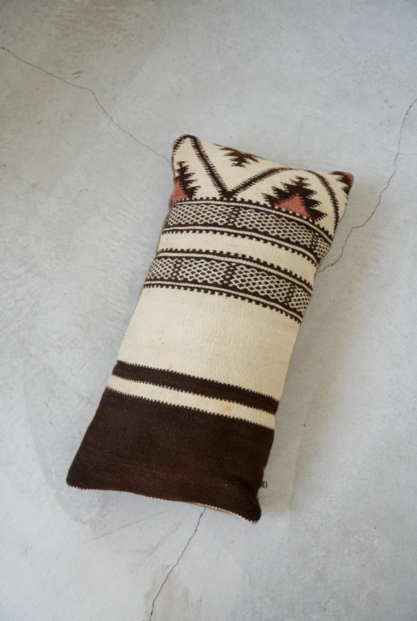 VINTAGE RUG CUSHION