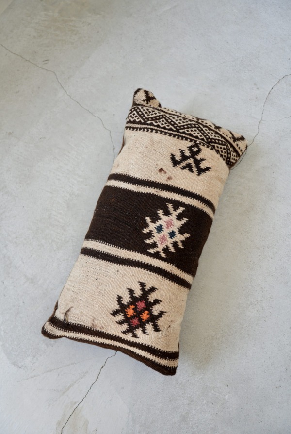 VINTAGE RUG CUSHION