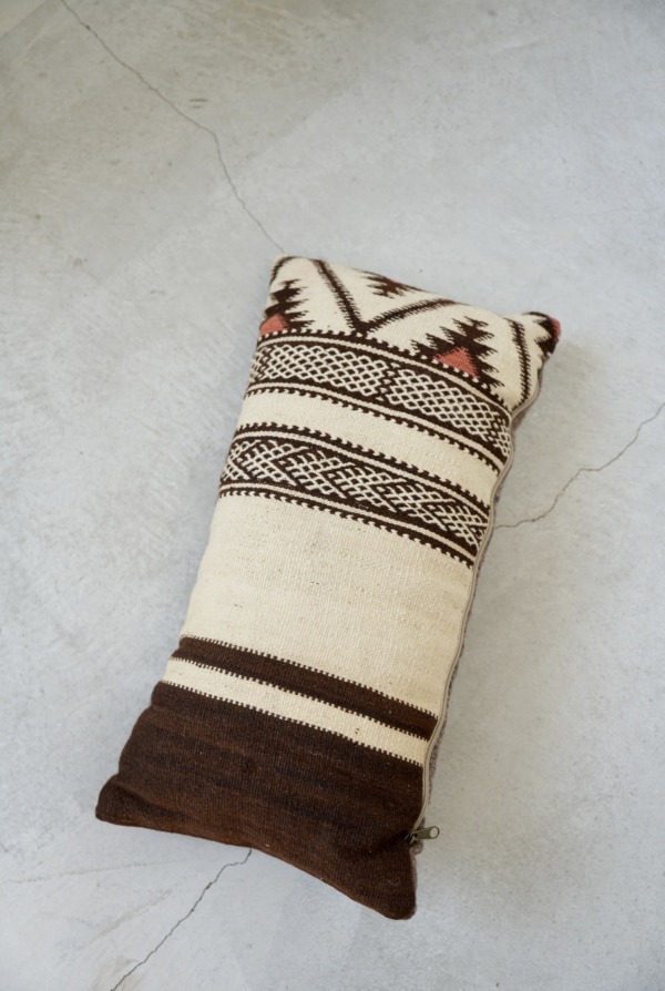 VINTAGE RUG CUSHION