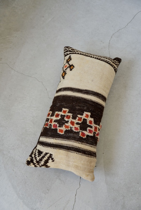 VINTAGE RUG CUSHION