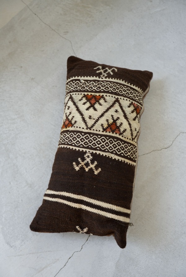 VINTAGE RUG CUSHION