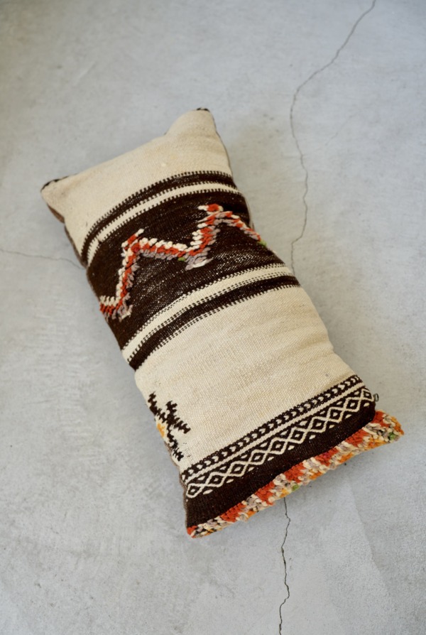 VINTAGE RUG CUSHION