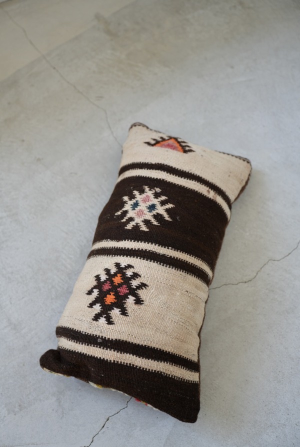 VINTAGE RUG CUSHION