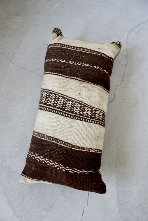 VINTAGE RUG CUSHION