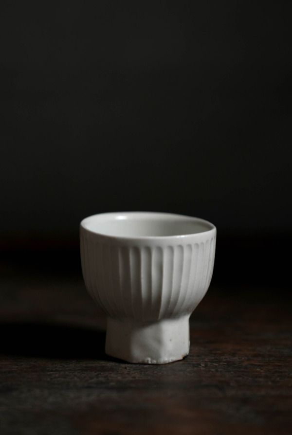 白瓷鎬高台面取盃