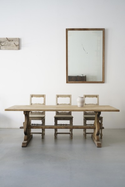TABLE｜LIGHT YEARS