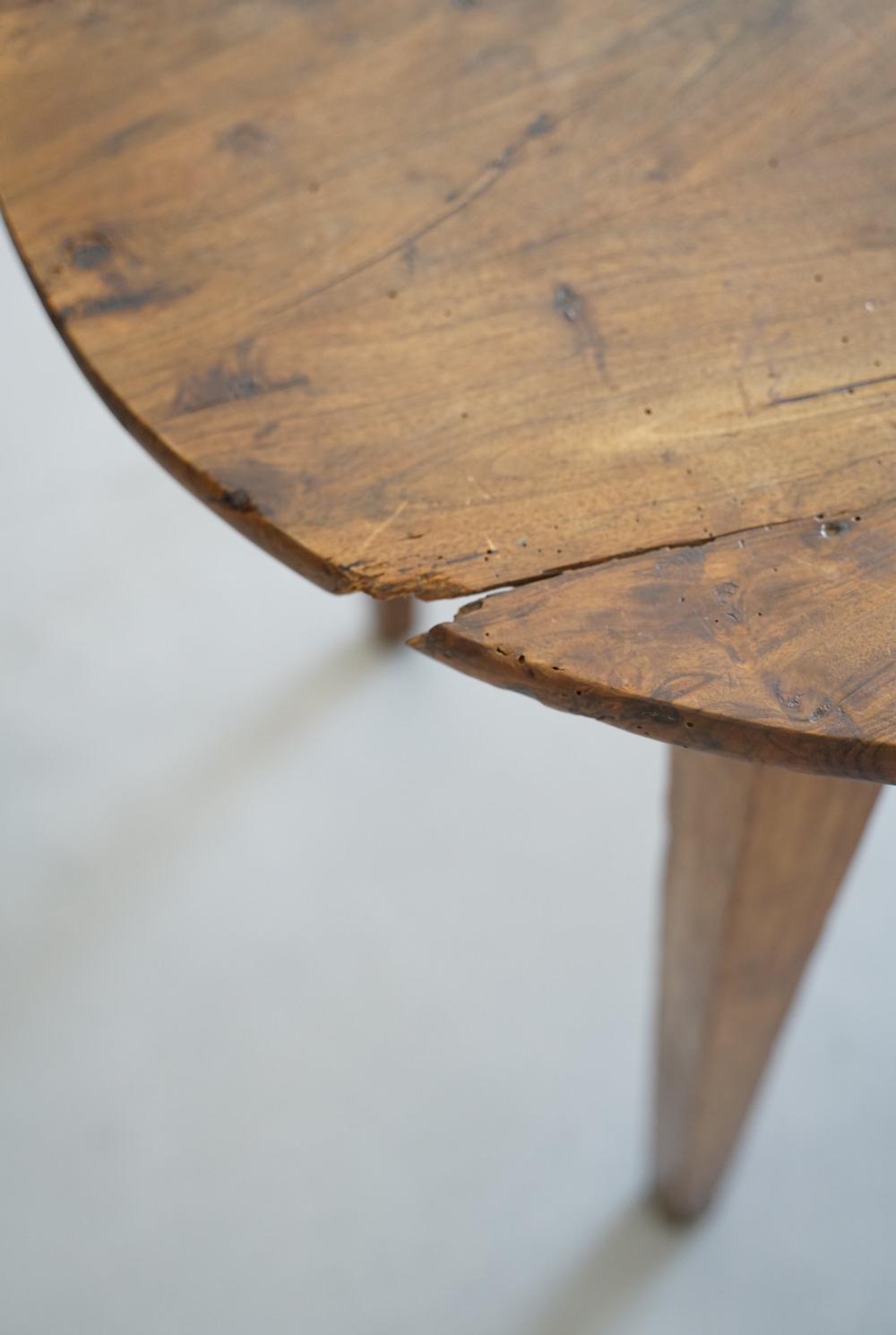 ROUND TABLE｜LIGHT YEARS