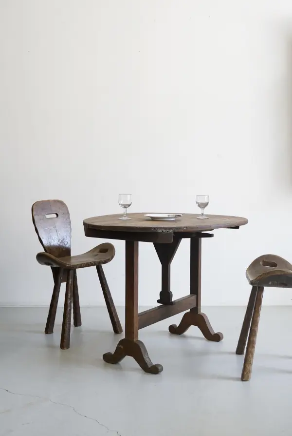 WINE TABLE