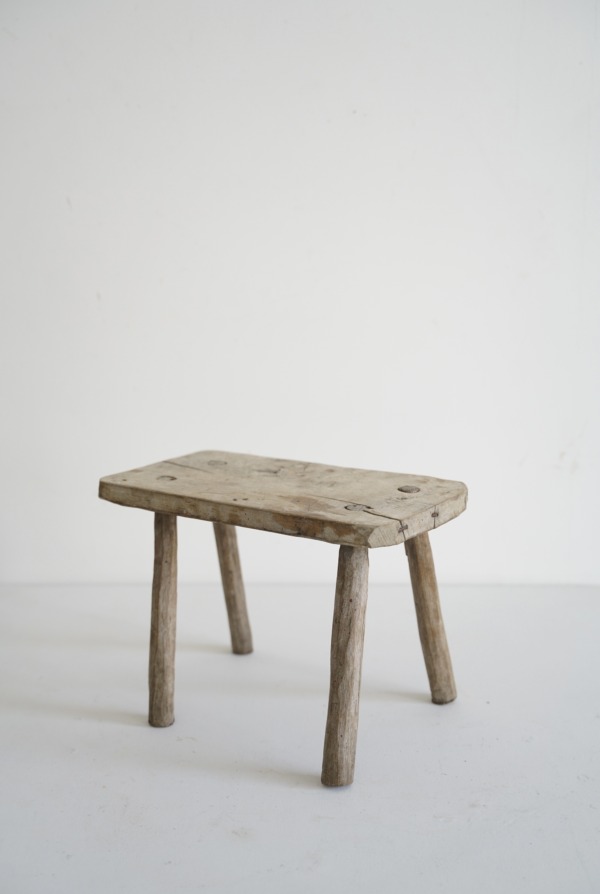 MOUNTAIN STOOL