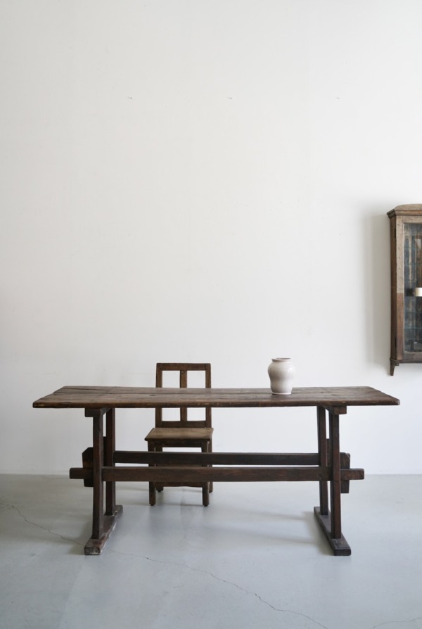 MOUNTAIN TABLE