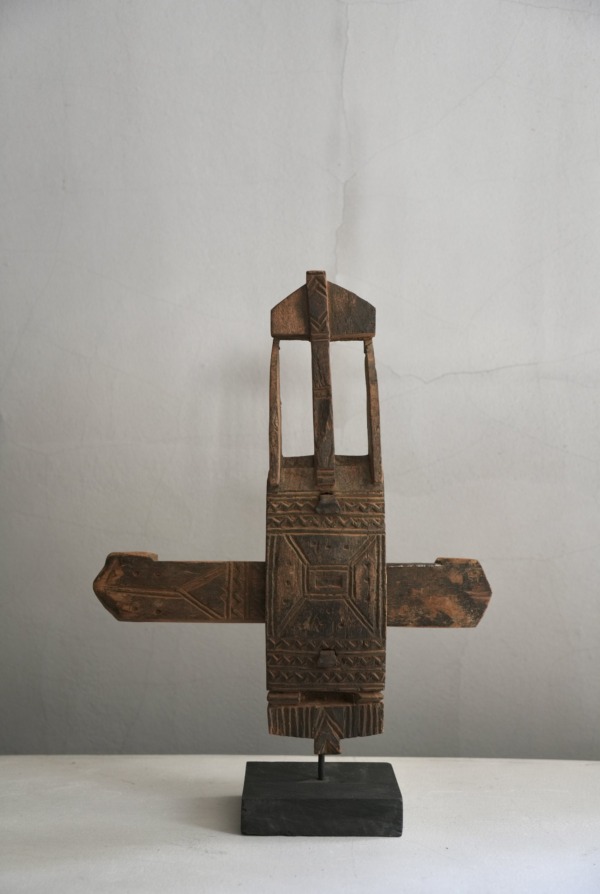 AFRICAN OBJECT
