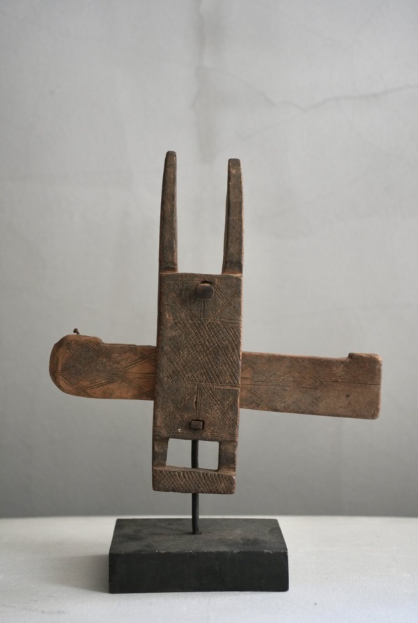 AFRICAN OBJECT