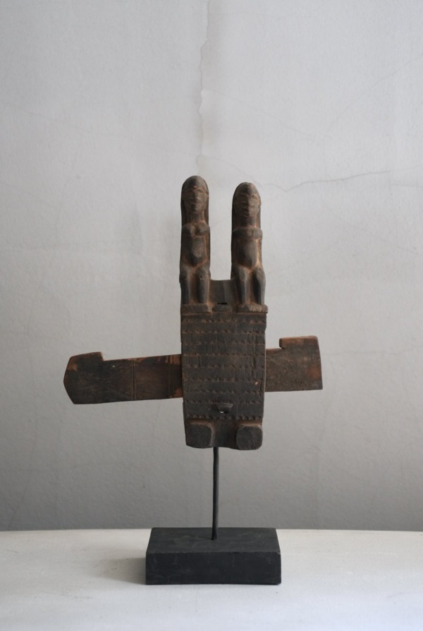 AFRICAN OBJECT