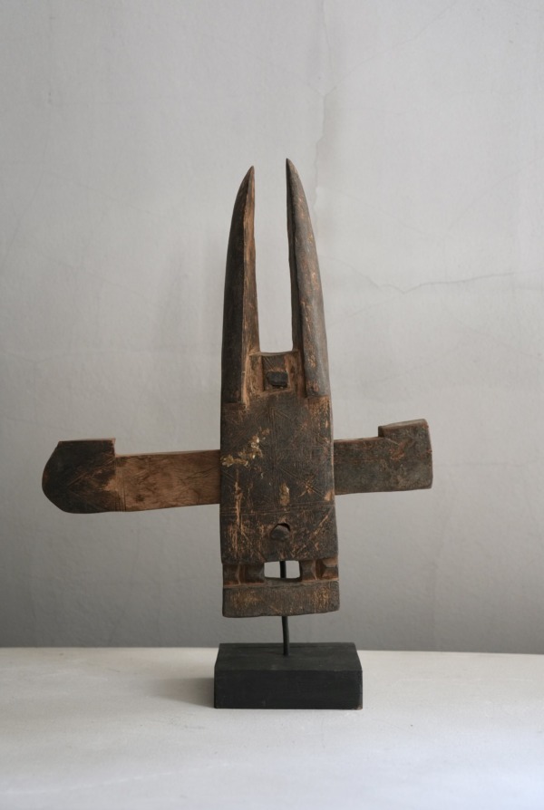 AFRICAN OBJECT
