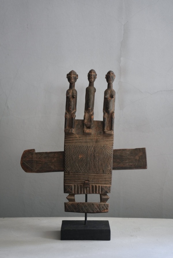 AFRICAN OBJECT
