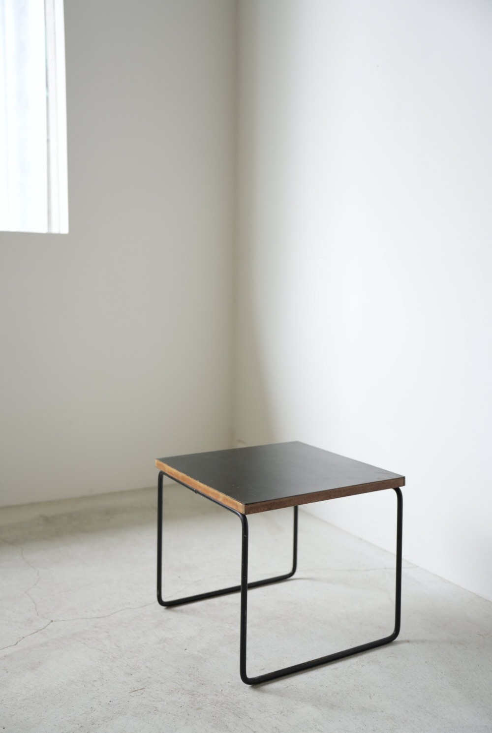 サイドテーブル・ナイトテーブル・ローテーブル pierre guariche Pierre Guariche / Volante side table for Steiner｜LIGHT YEARS