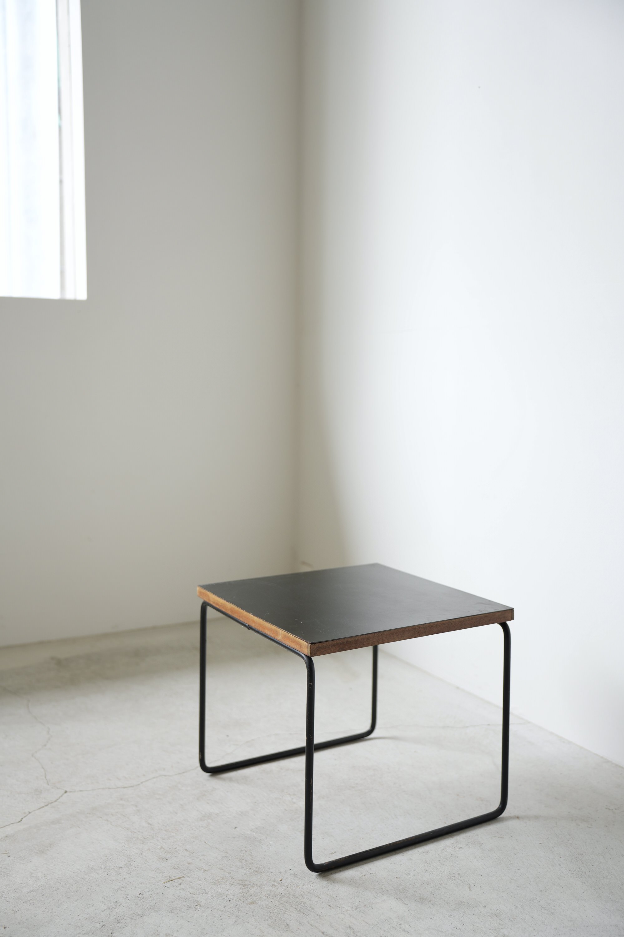 サイドテーブル・ナイトテーブル・ローテーブル pierre guariche Pierre Guariche / Volante side table for Steiner｜LIGHT YEARS