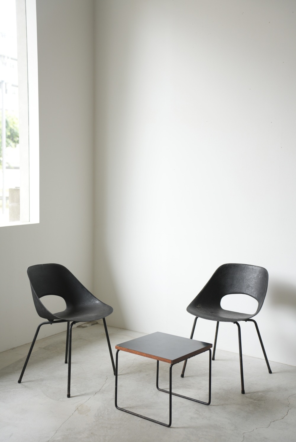 Pierre Guariche / Volante side table for Steiner｜LIGHT YEARS