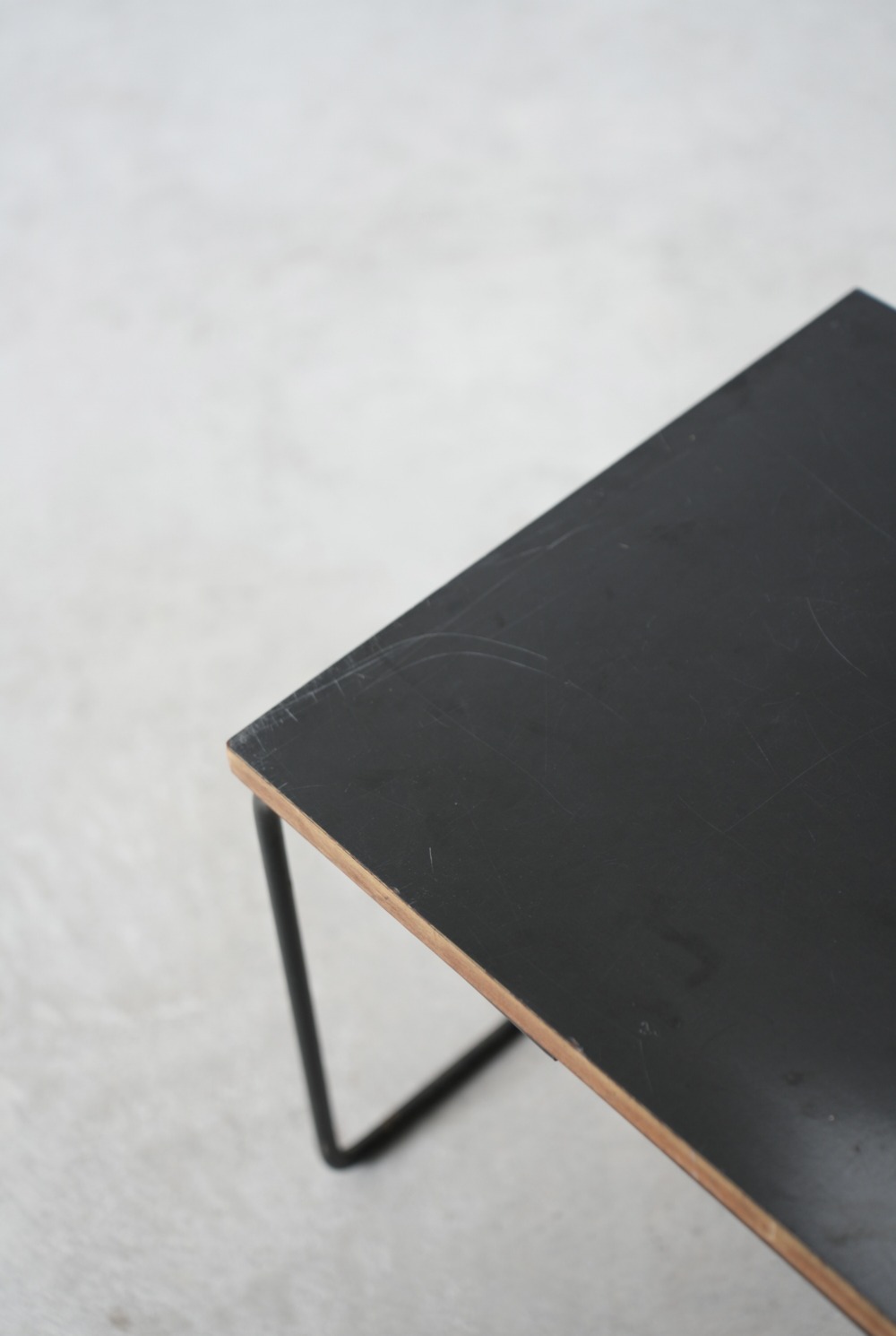 サイドテーブル・ナイトテーブル・ローテーブル pierre guariche Pierre Guariche / Volante side table for Steiner｜LIGHT YEARS