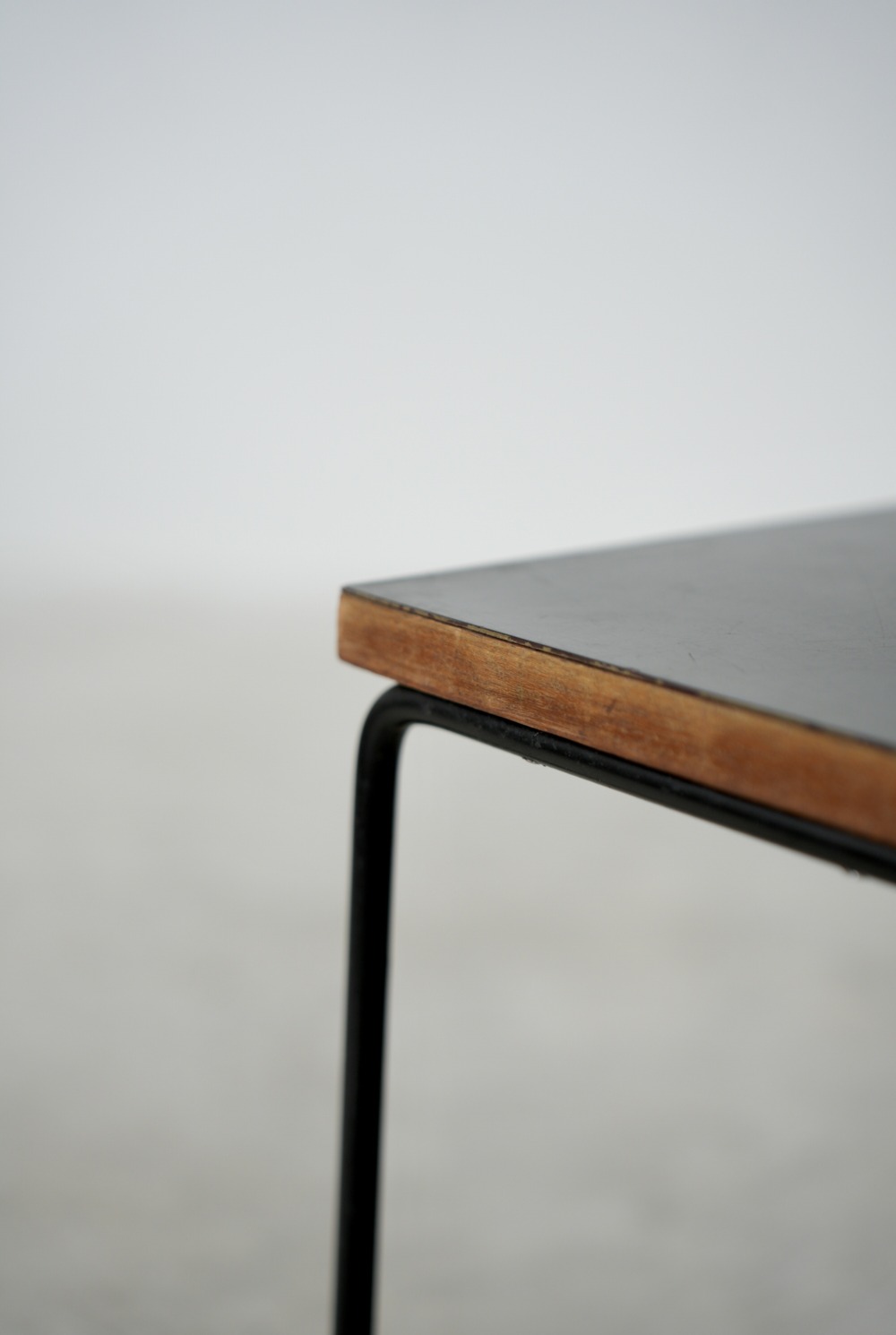 Pierre Guariche / Volante side table for Steiner｜LIGHT YEARS