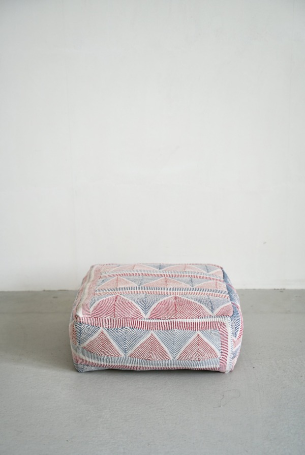 VINTAGE QUILT POUF