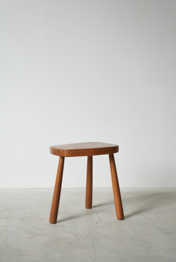 TRIPOD STOOL