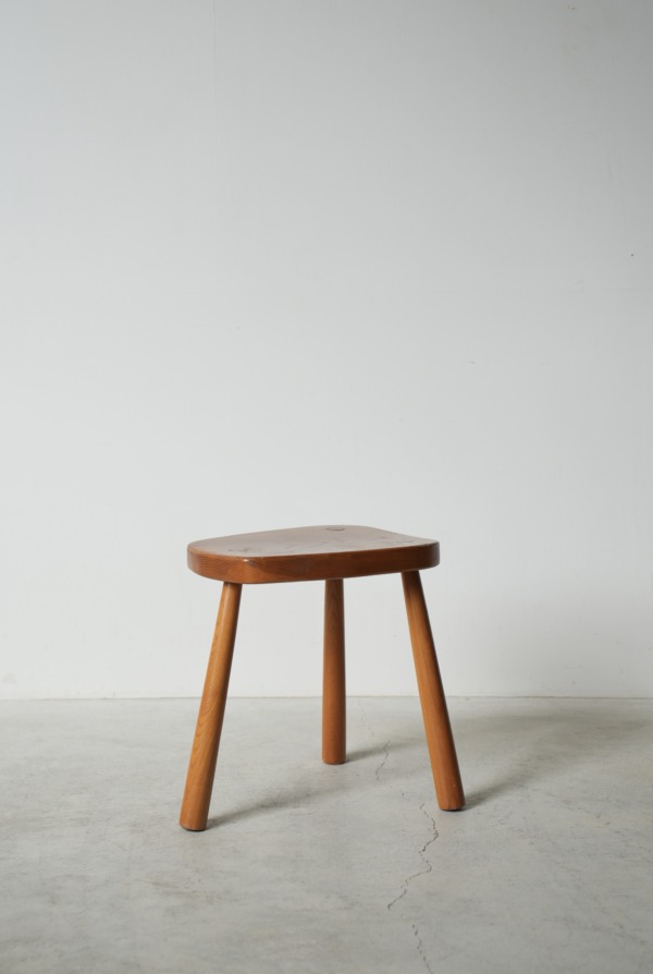 TRIPOD STOOL