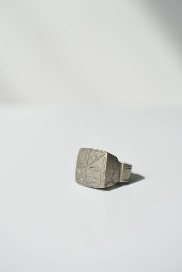 VINTAGE RING