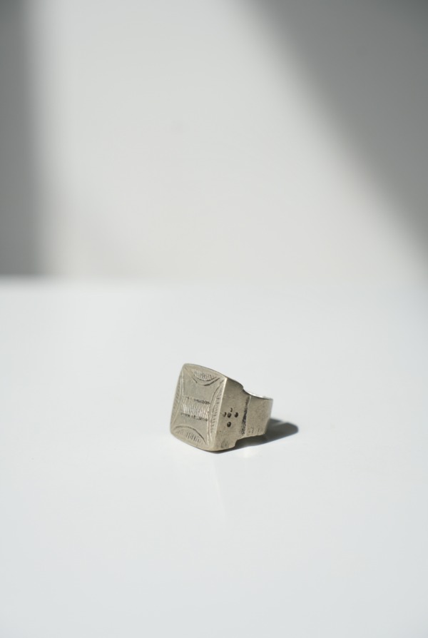 VINTAGE RING