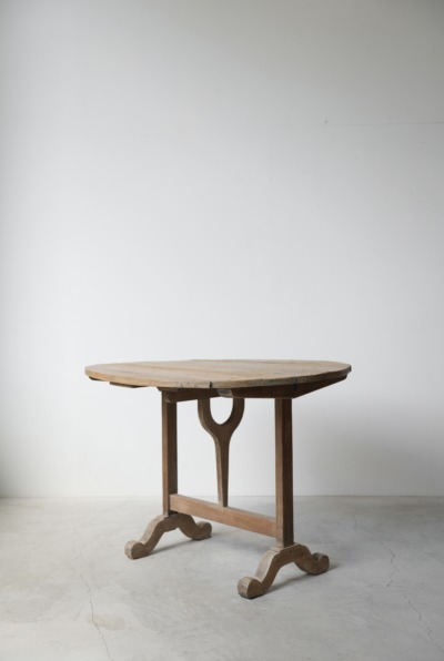 TABLE｜LIGHT YEARS