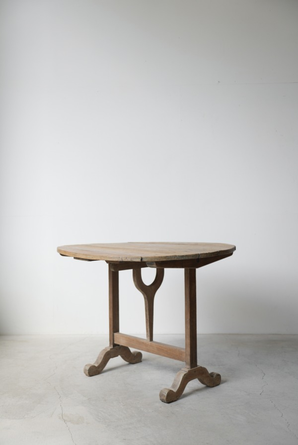 WINE TABLE