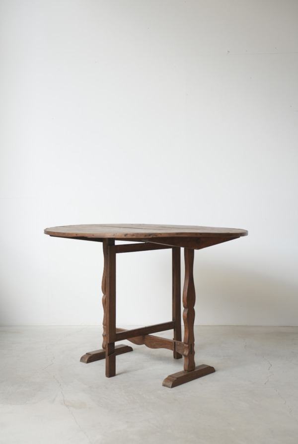 WINE TABLE