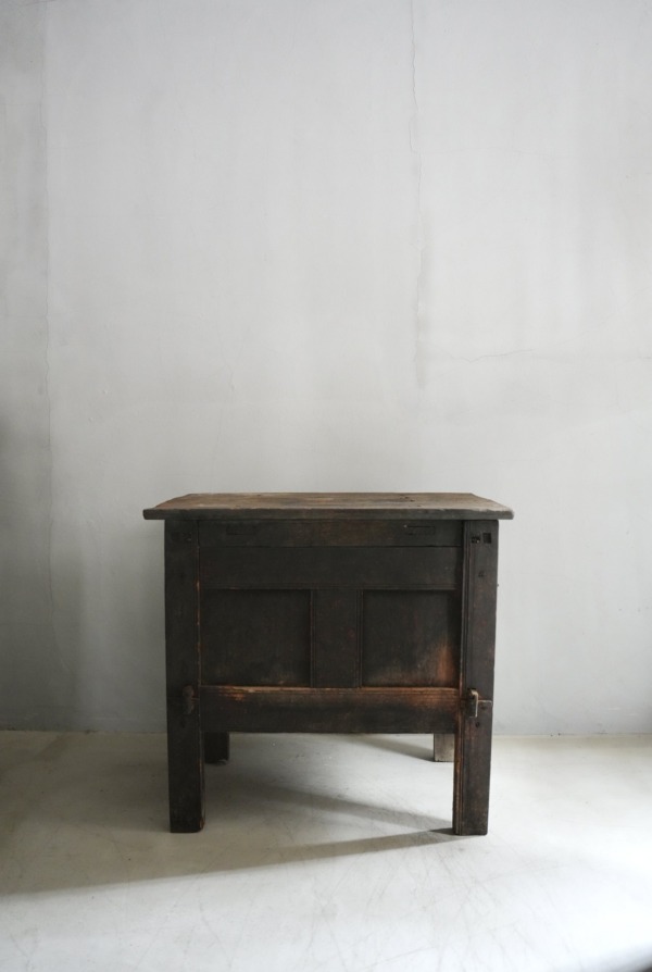 BAI PEOPLE ANTIQUE TRUNK
